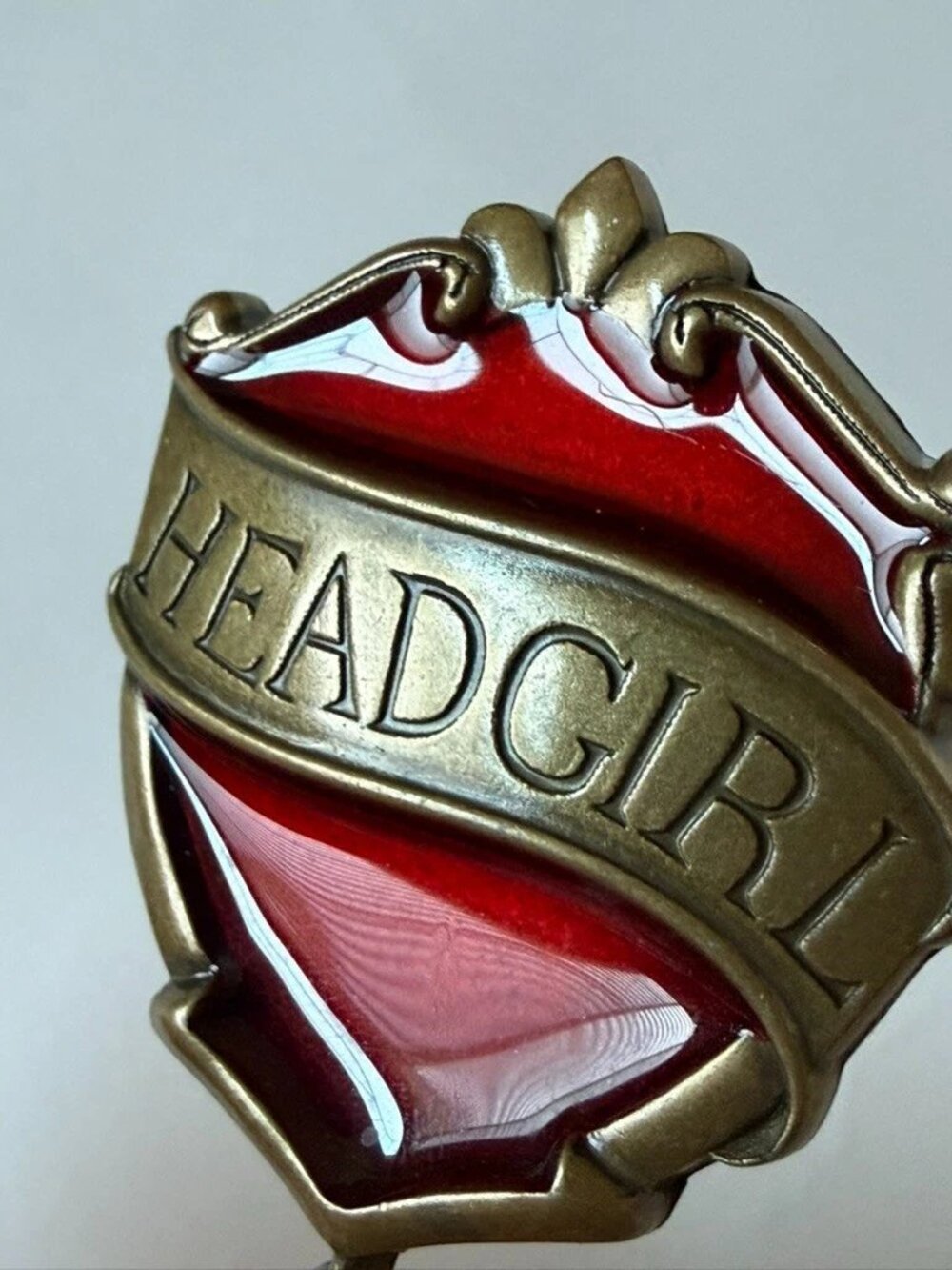 Head Girl Red Harry Potter Prefect Pin Universal Studios Gryffindor Badge Gold - Picture 6 of 8